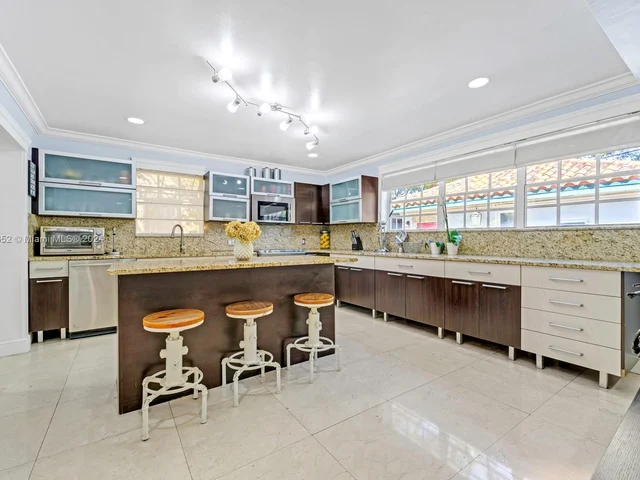 1535 SW 13th St, Miami FL 33145