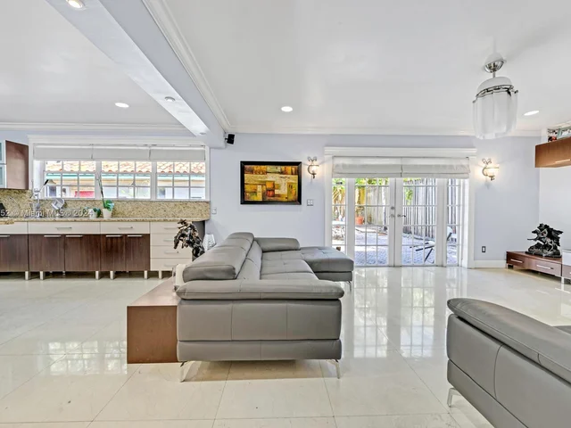 1535 SW 13th St, Miami FL 33145