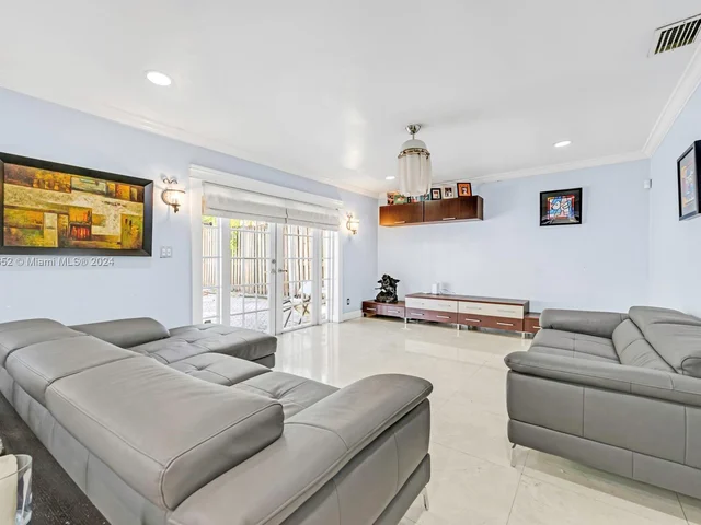 1535 SW 13th St, Miami FL 33145