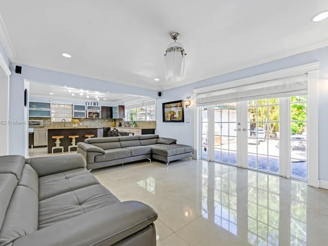 1535 SW 13th St, Miami FL 33145