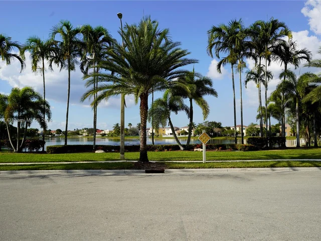 15792 NW 15th Ct, Pembroke Pines FL 33028