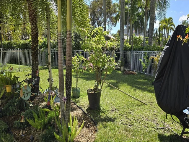 15792 NW 15th Ct, Pembroke Pines FL 33028