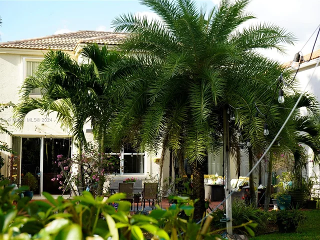 15792 NW 15th Ct, Pembroke Pines FL 33028