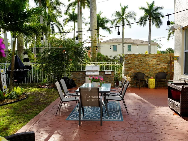 15792 NW 15th Ct, Pembroke Pines FL 33028