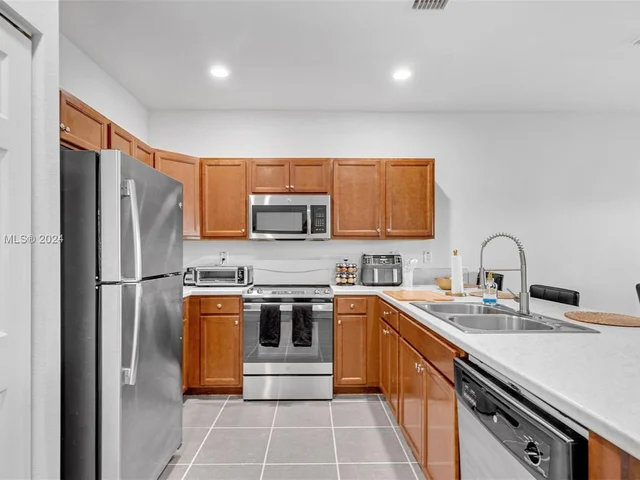 9244 W 33rd Way, Hialeah FL 33018