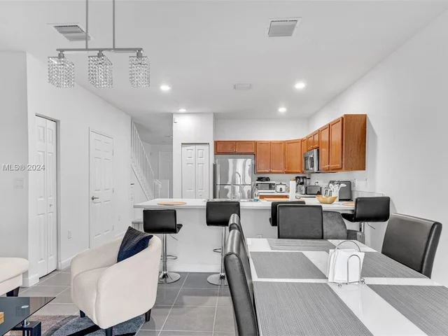 9244 W 33rd Way, Hialeah FL 33018