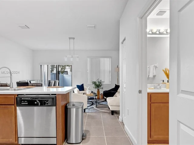 9244 W 33rd Way, Hialeah FL 33018