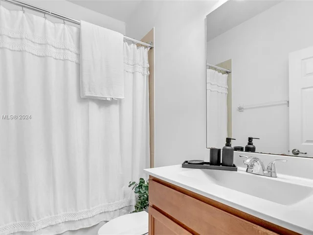 9244 W 33rd Way, Hialeah FL 33018