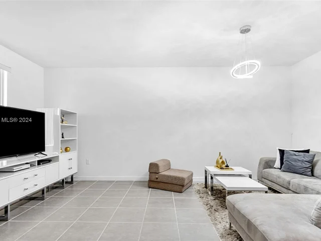 9244 W 33rd Way, Hialeah FL 33018