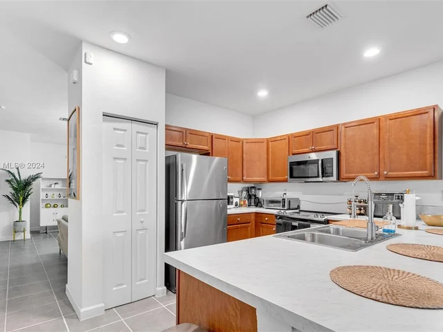 9244 W 33rd Way, Hialeah FL 33018