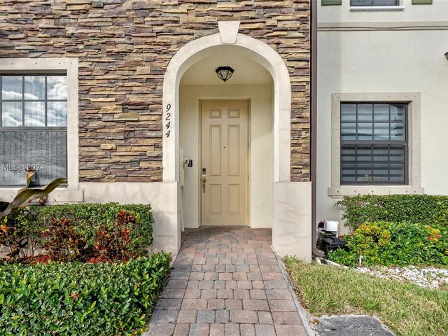 9244 W 33rd Way, Hialeah FL 33018