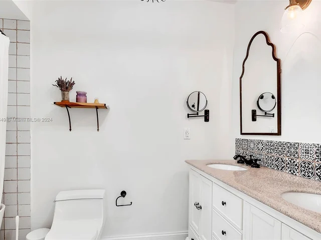 7540 SW 174th St, Palmetto Bay FL 33157