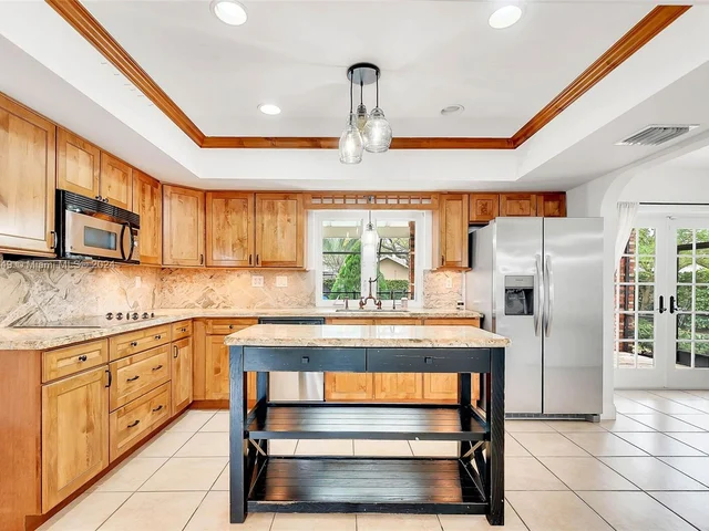 7540 SW 174th St, Palmetto Bay FL 33157