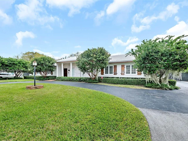 7540 SW 174th St, Palmetto Bay FL 33157