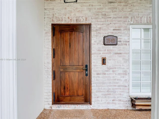 7540 SW 174th St, Palmetto Bay FL 33157