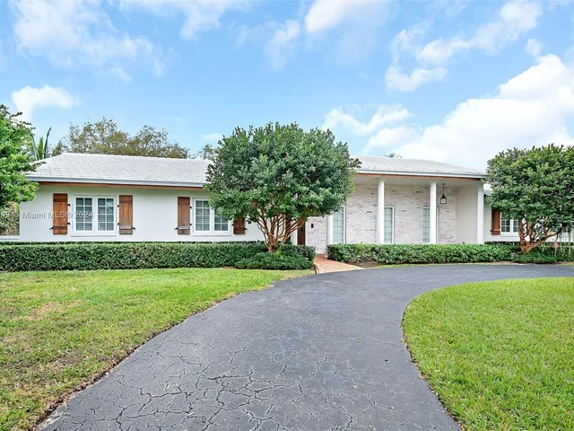 7540 SW 174th St, Palmetto Bay FL 33157