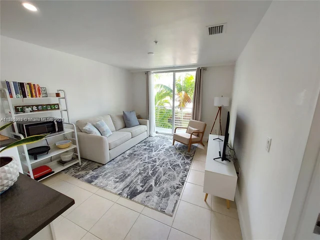 945 Michigan Ave # 5, Miami Beach FL 33139