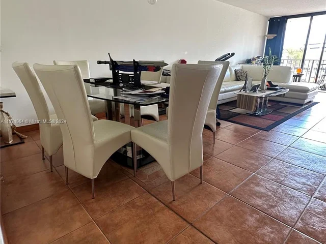 400 Leslie Dr # 228, Hallandale Beach FL 33009