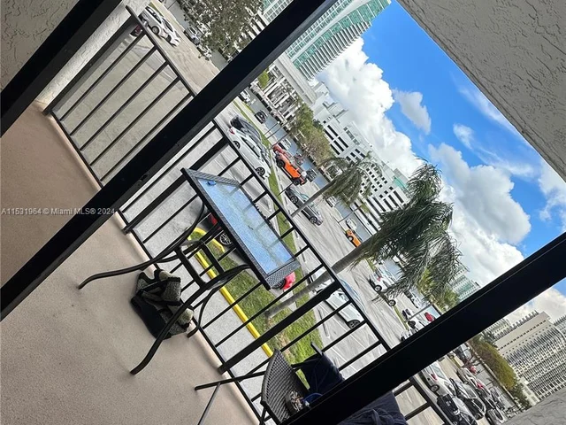 400 Leslie Dr # 228, Hallandale Beach FL 33009