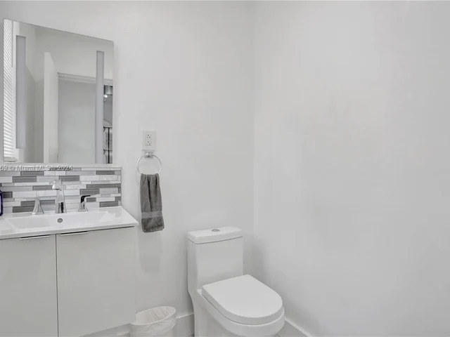 15820 SW 148th Ter, Miami FL 33196