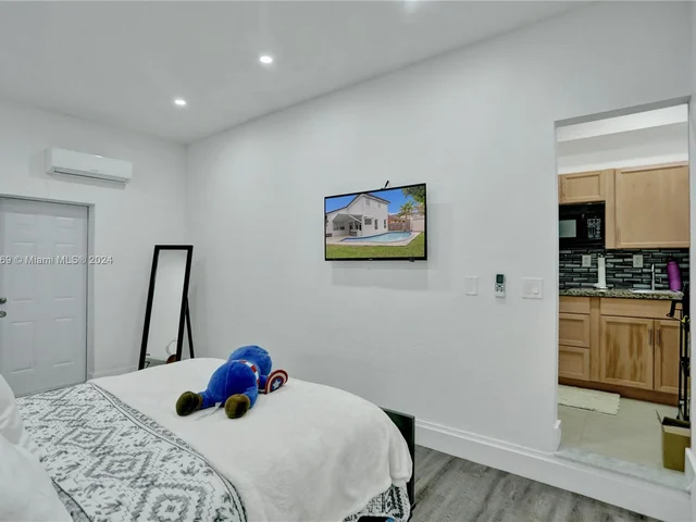 15820 SW 148th Ter, Miami FL 33196