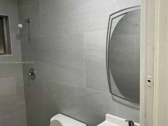 1001 SW 72nd Ave, Pembroke Pines FL 33023