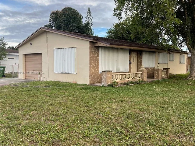 1001 SW 72nd Ave, Pembroke Pines FL 33023