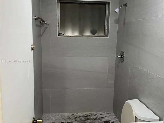 1001 SW 72nd Ave, Pembroke Pines FL 33023