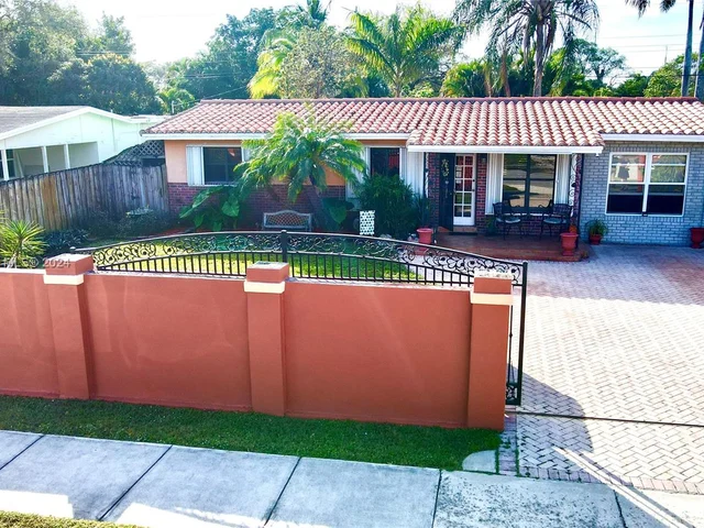 1017 SW 22nd Ter, Fort Lauderdale FL 33312
