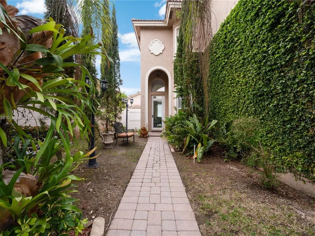 1710 NE 37th Pl, Homestead FL 33033