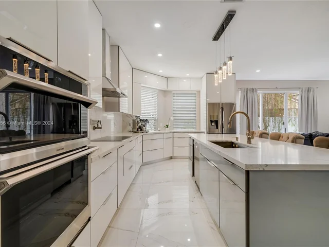 1710 NE 37th Pl, Homestead FL 33033