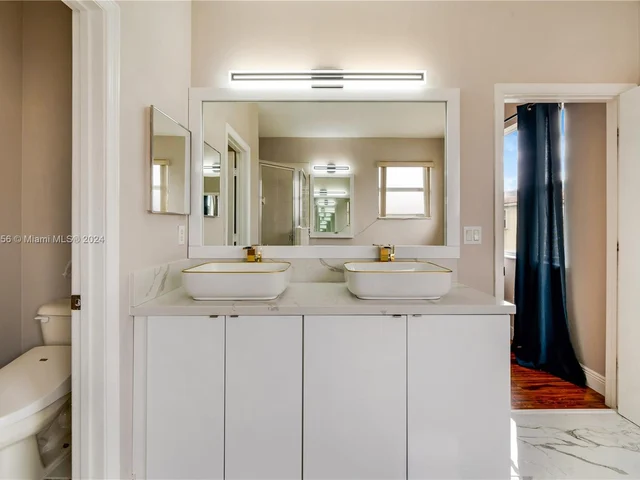 1710 NE 37th Pl, Homestead FL 33033