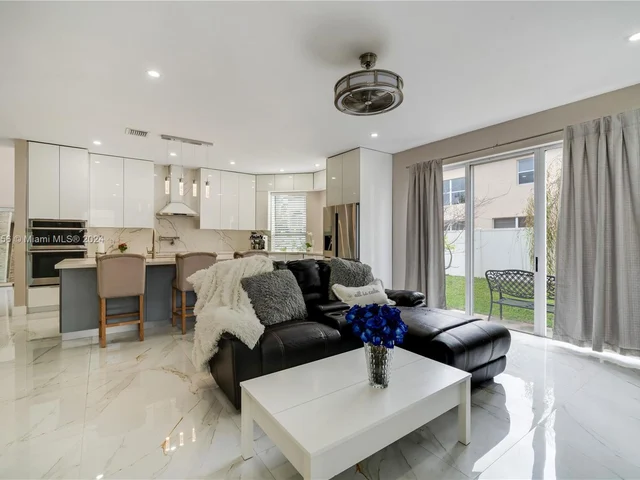 1710 NE 37th Pl, Homestead FL 33033