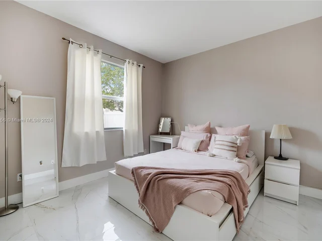 1710 NE 37th Pl, Homestead FL 33033