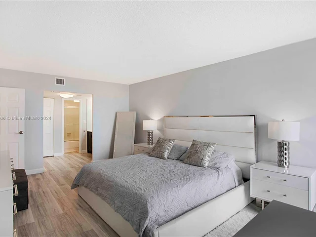 100 Bayview Dr # 925, Sunny Isles Beach FL 33160