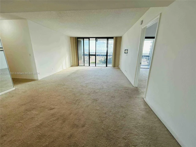 2425 Presidential Way # 905, West Palm Beach FL 33401