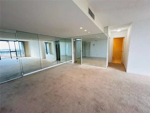 2425 Presidential Way # 905, West Palm Beach FL 33401