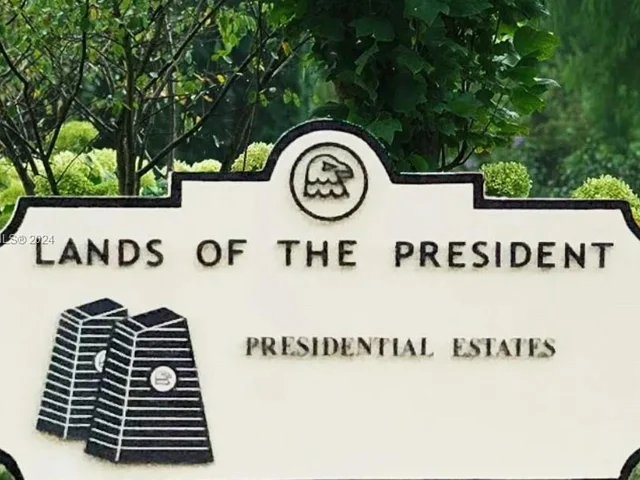 2425 Presidential Way # 905, West Palm Beach FL 33401