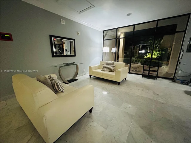 2425 Presidential Way # 905, West Palm Beach FL 33401