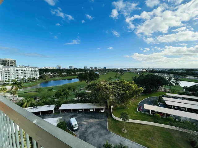 2425 Presidential Way # 905, West Palm Beach FL 33401