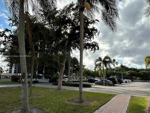 2425 Presidential Way # 905, West Palm Beach FL 33401