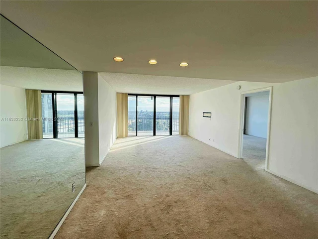 2425 Presidential Way # 905, West Palm Beach FL 33401