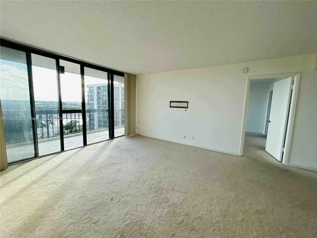 2425 Presidential Way # 905, West Palm Beach FL 33401