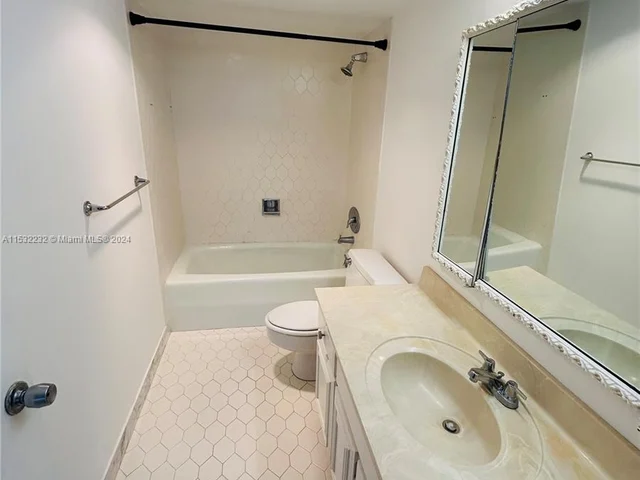 2425 Presidential Way # 905, West Palm Beach FL 33401