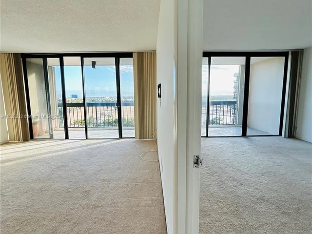 2425 Presidential Way # 905, West Palm Beach FL 33401