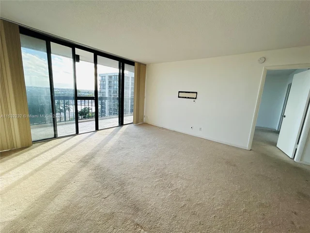 2425 Presidential Way # 905, West Palm Beach FL 33401