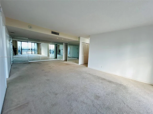 2425 Presidential Way # 905, West Palm Beach FL 33401