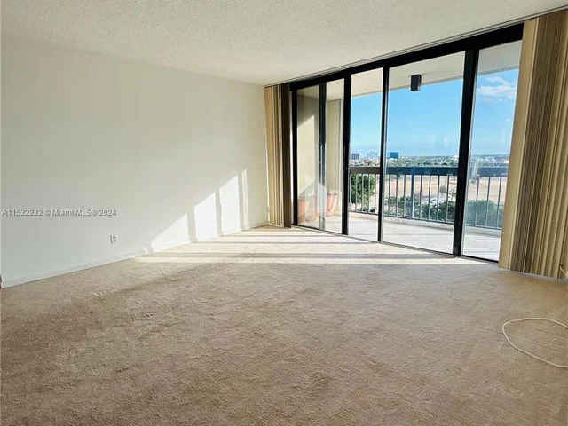 2425 Presidential Way # 905, West Palm Beach FL 33401