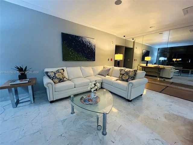 2425 Presidential Way # 905, West Palm Beach FL 33401