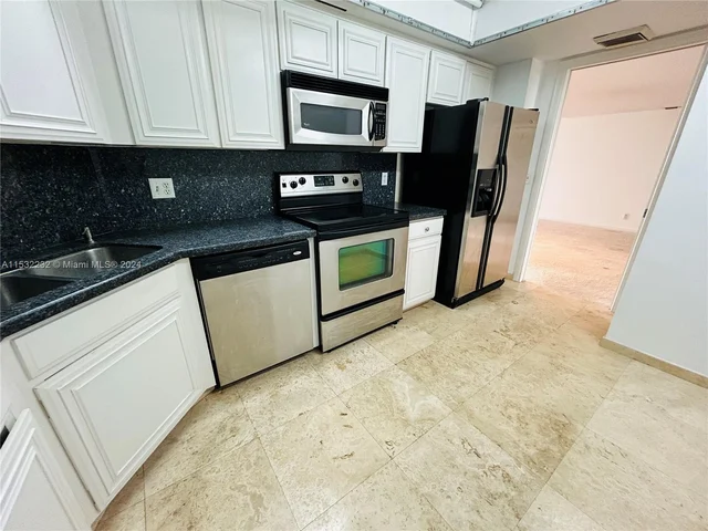 2425 Presidential Way # 905, West Palm Beach FL 33401